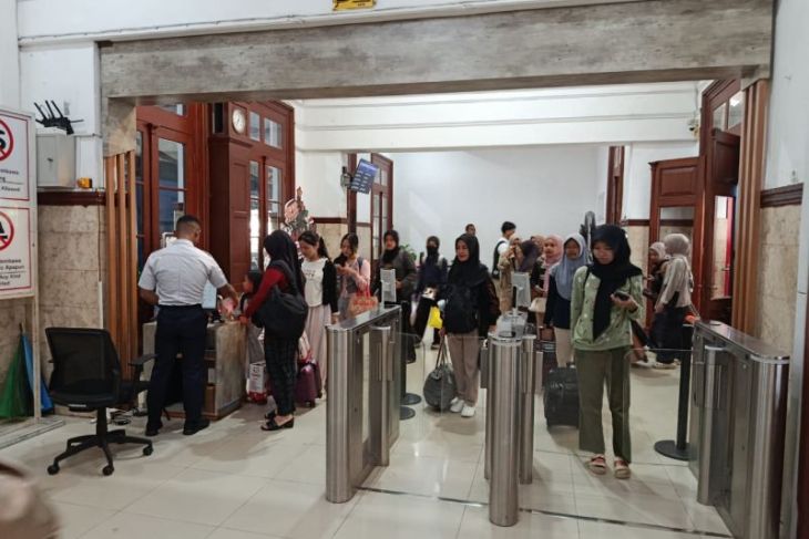 Daop 9 layani 180 ribu penumpang dalam sepekan libur Nataru