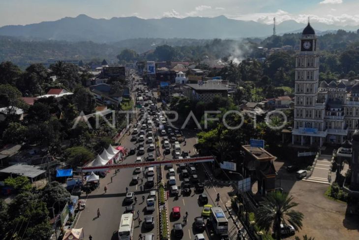 Kepadatan jalur Puncak Bogor libur Natal