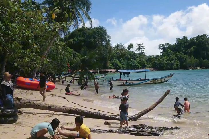 Kunjungan wisata pantai di Kabupaten Trenggalek melonjak