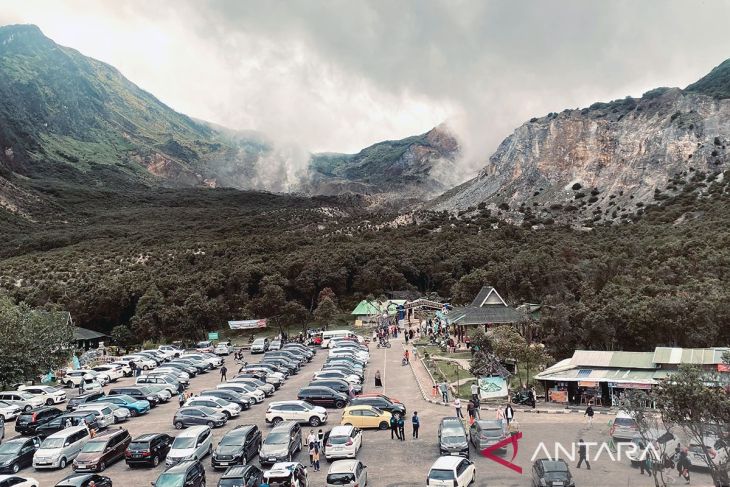 Ribuan wisatawan kunjungi Taman Wisata Alam Gunung Papandayan Garut