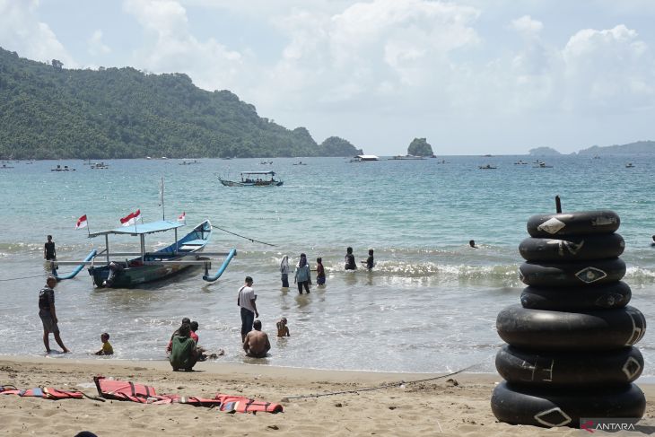 Wisata libur Nataru di pesisir JLS Trenggalek