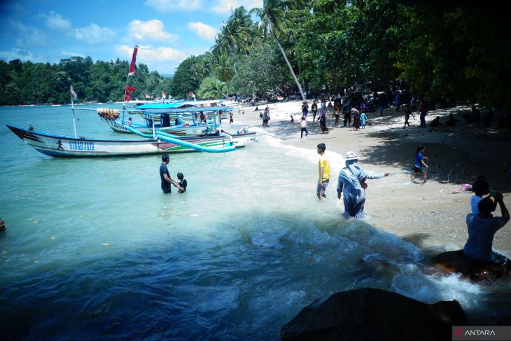 Wisata libur Nataru di pesisir JLS Trenggalek