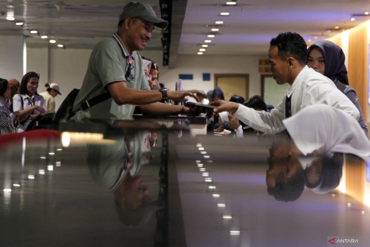Jumlah penumpang pesawat di Bandara Juanda