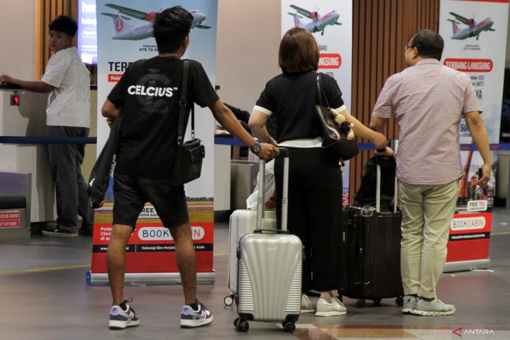 Jumlah penumpang pesawat di Bandara Juanda