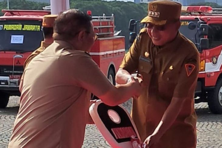 Pemkot Ambon terima bantuan mobil Damkar dari Pemprov Jakarta