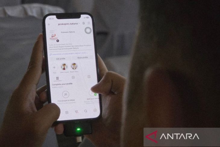 Bupati Natuna terbitkan surat edaran larangan penggunaan medsos saat jam kerja