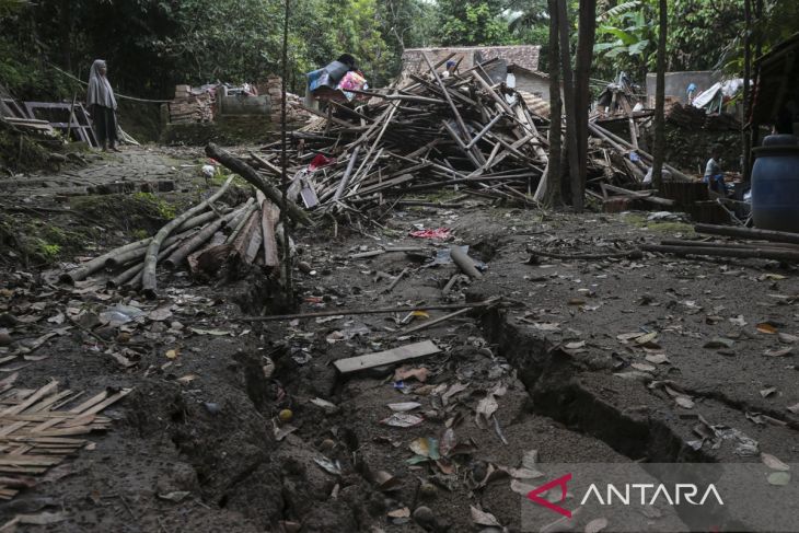 Bencana pergerakan tanah di Lebak
