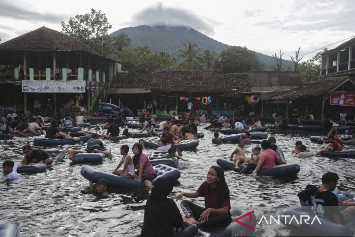 Liburan tahun baru di wisata alam Cikoromoy