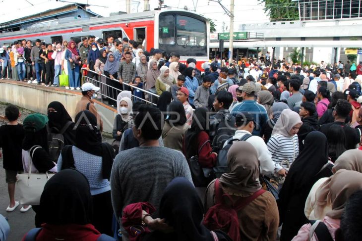 Peningkatan volume penumpang KRL Commuter Line