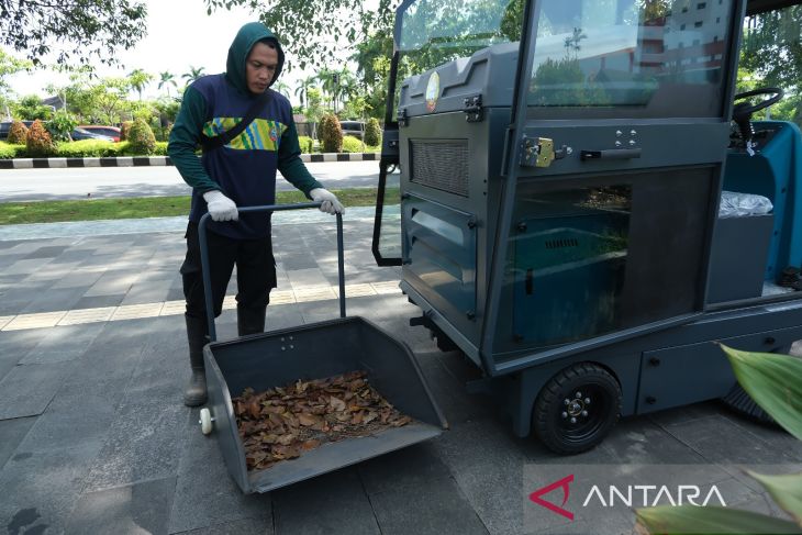 Pemkot Pontianak meluncurkan mobil sapu otomatis