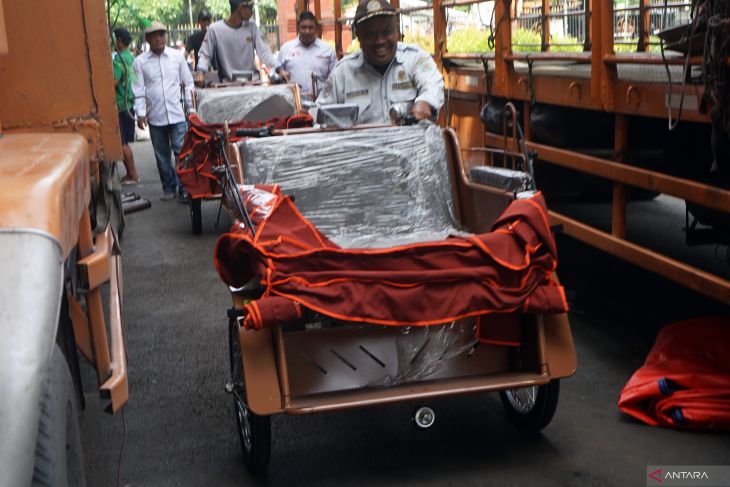 Bantuan becak listrik di Trenggalek