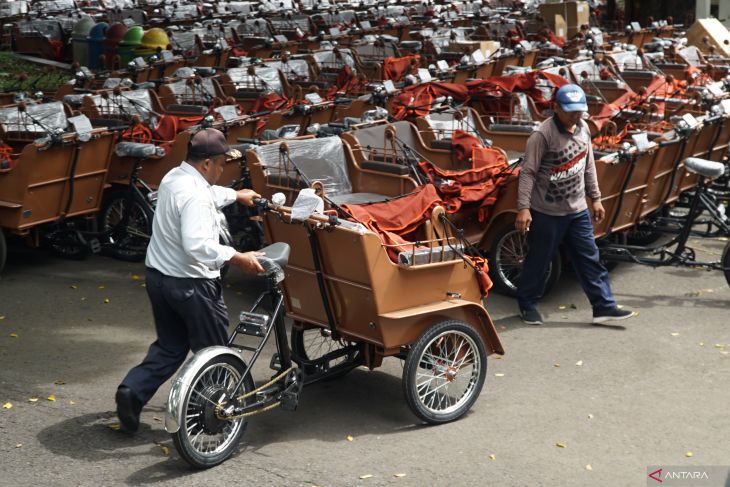 Bantuan becak listrik di Trenggalek