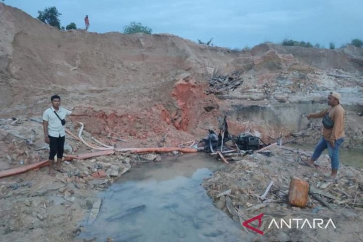 Polres Bangka Tengah tangani kecelakaan Tambang ilegal di Lubuk Besar