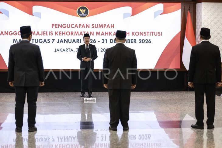 Foto: Pengucapan sumpah anggota MKMK