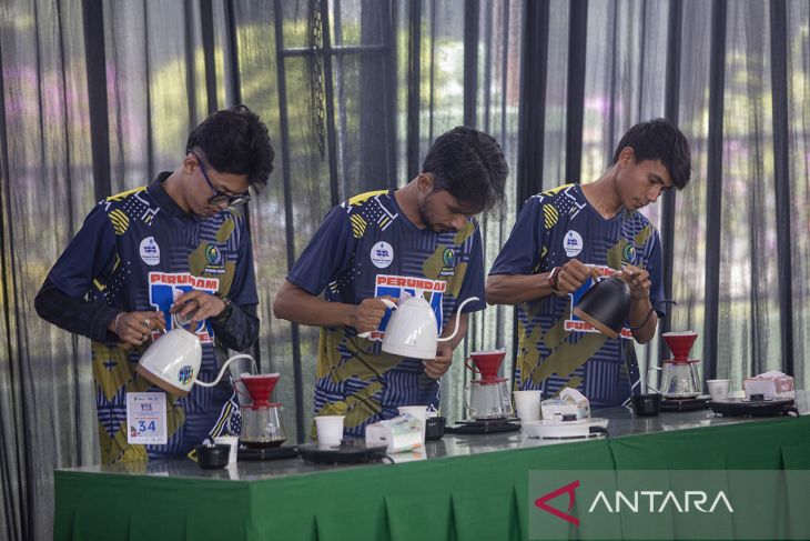 Lomba meracik kopi di Indramayu