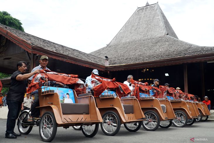 Pelatihan mengendarai becak listrik di Tulungagung