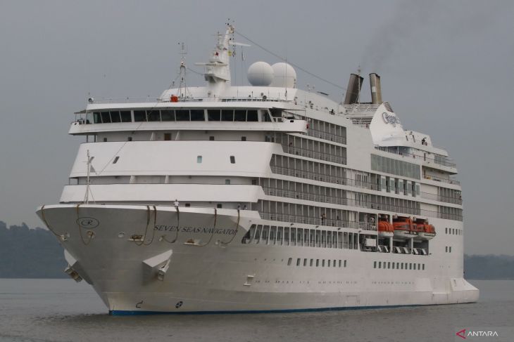 Kapal pesiar MS Seven Seas Navigator singgah di Surabaya