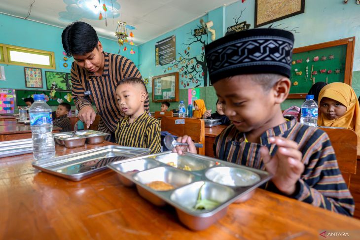 SPPG Tanjunganom Nganjuk hidangkan menu kuliner nusantara