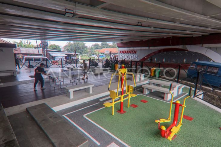 Pemanfaatan kolong flyover menjadi area publik di Bogor