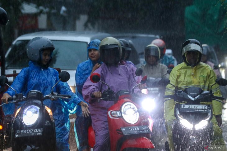 Puncak musim hujan wilayah Jawa Timur