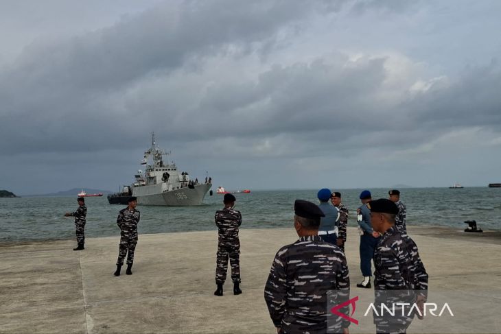 KRI Silas Papare-386 sandar di Belinyu