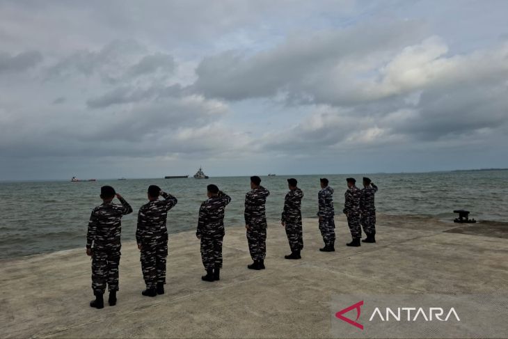 KRI Silas Papare-386 sandar di Belinyu