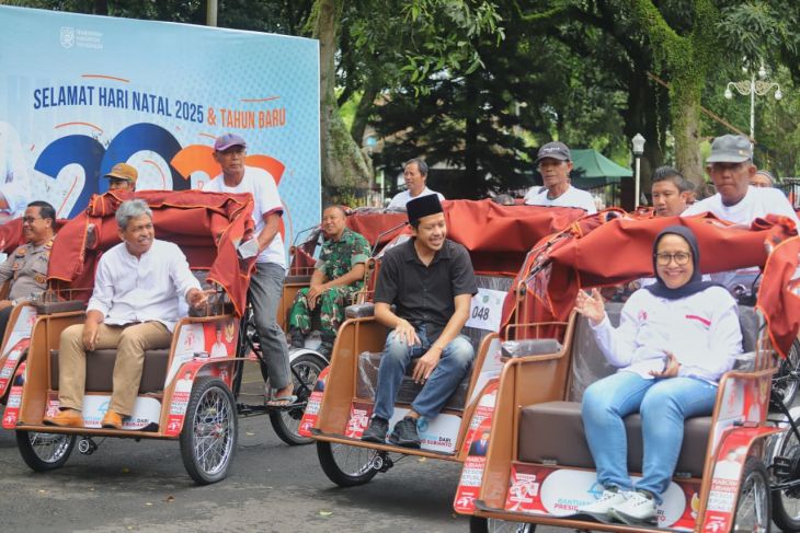 200 pengemudi becak Trenggalek terima bantuan becak listrik Presiden
