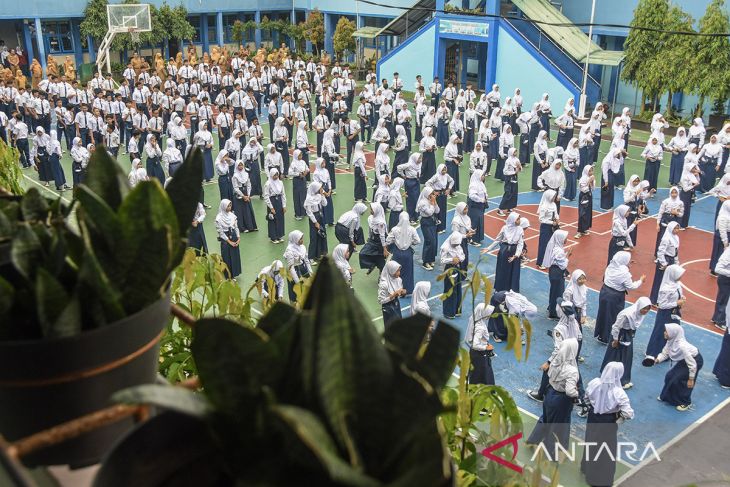 Hari pertama masuk sekolah pascalibur semester