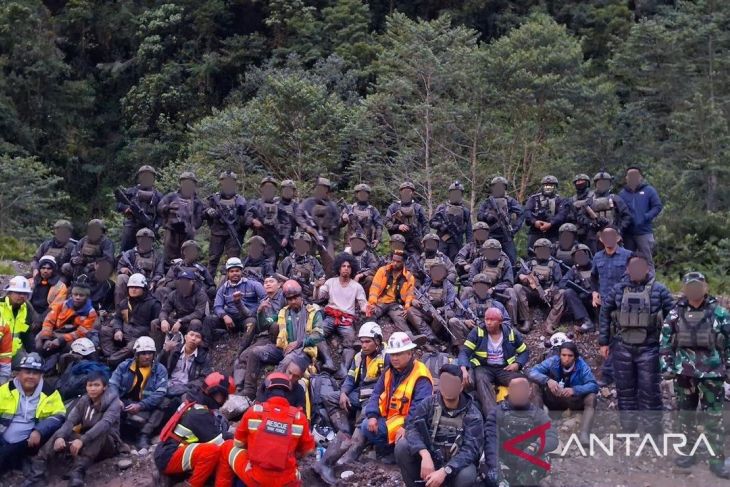 TNI evakuasi karyawan Freeport yang terjebak oleh OPM di Papua Tengah