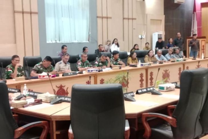 DPRD Ambon mediasi sengketa lahan Negeri Halong dan Kodaeral IX
