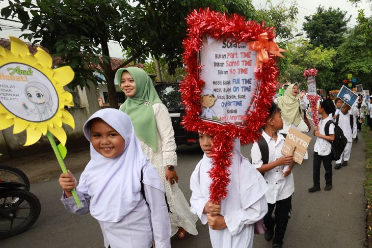 Pawai peringatan Isra Miraj pelajar Kota Kediri