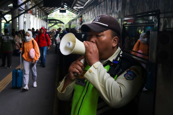 Antisipasi lonjakan penumpang KA