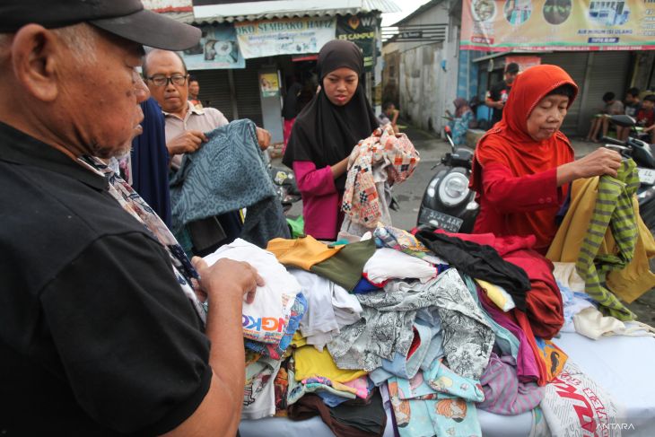 Sedekah baju bekas layak pakai di Surabaya
