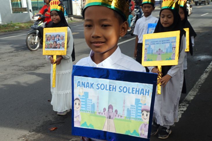 Pawai pelajar peringati Isra Miraj di Tulungagung