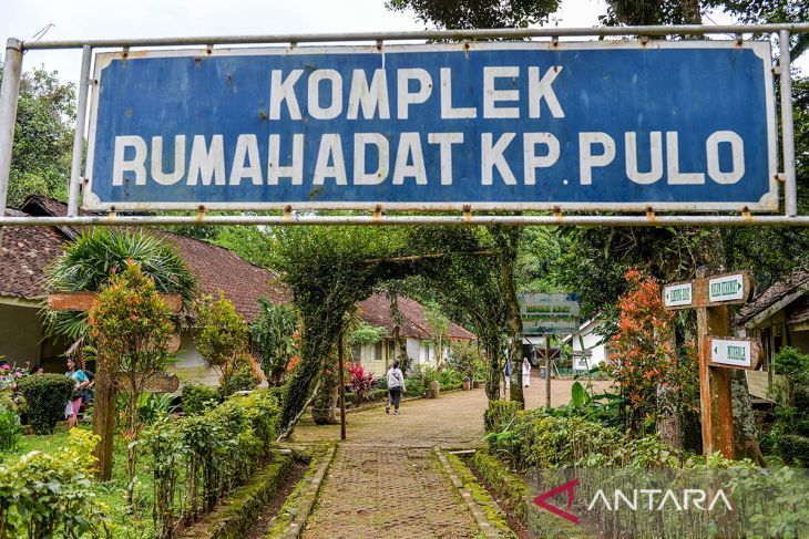 Wisata sejarah dan Budaya Cangkuang