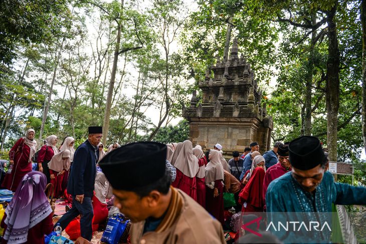 Wisata sejarah dan Budaya Cangkuang