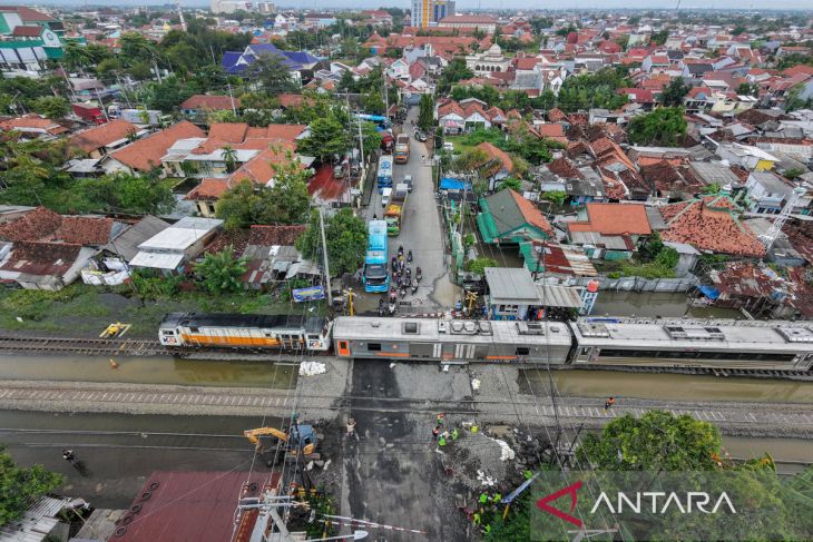 Lintasan rel kereta api di Pekalongan sudah bisa dilewati