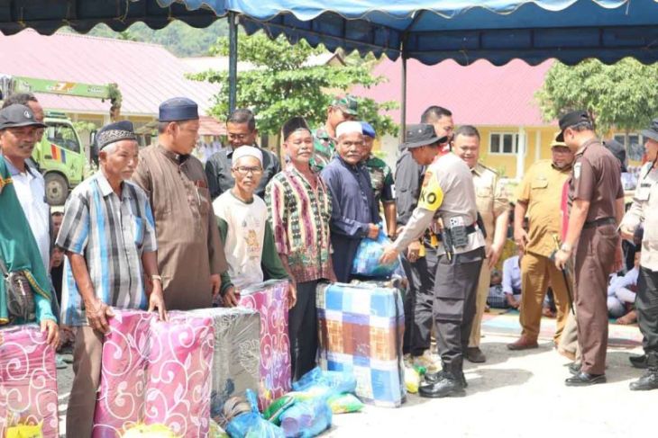 Kapolda serahkan 300 kasur untuk korban banjir di Aceh Tenggara