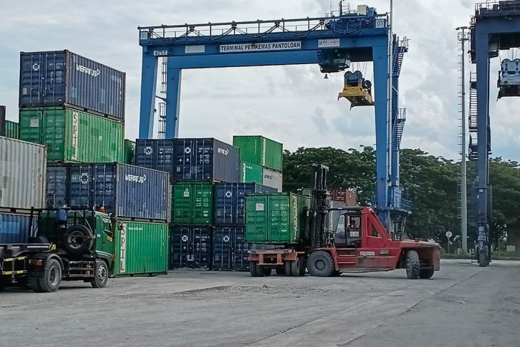 Pelindo genjot perbaiki alat angkut kontainer di Pelabuhan Pantoloan