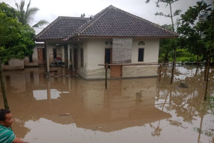 Bupati Pathul perintahkan lima OPD tangani bencana di Lombok Tengah