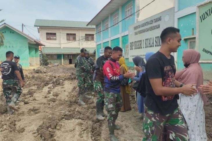 Suasana haru warnai perpisahan prajurit Yonif 115 di Aceh Tamiang