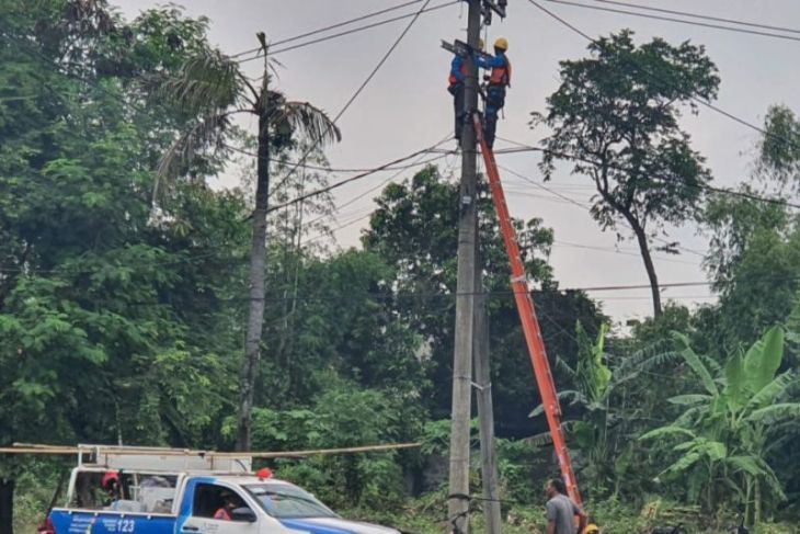 PLN pastikan listrik di Probolinggo menyala setelah banjir bandang