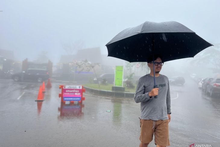 Hujan ringan diprakirakan terjadi di Denpasar Senin ini