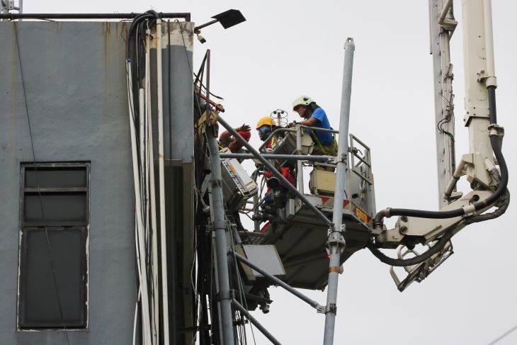 Menara BTS roboh di Surabaya