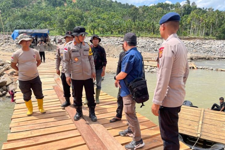 Brimob Kaltim tuntaskan pembangunan jembatan darurat di Aceh Utara