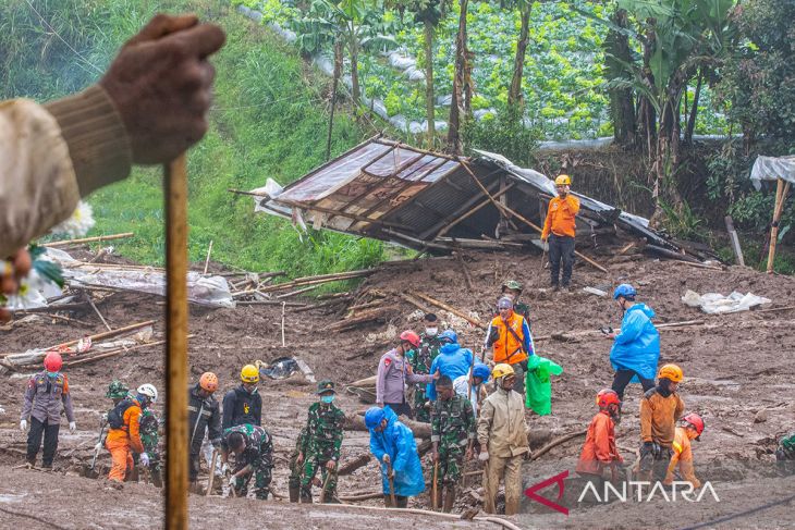 Pencarian korban longsor Cisarua hari Kelima