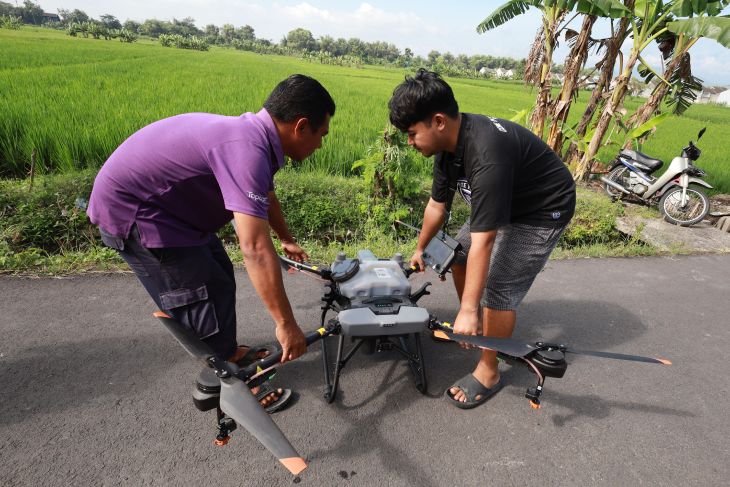 Pengunaan drone pertanian di Kediri