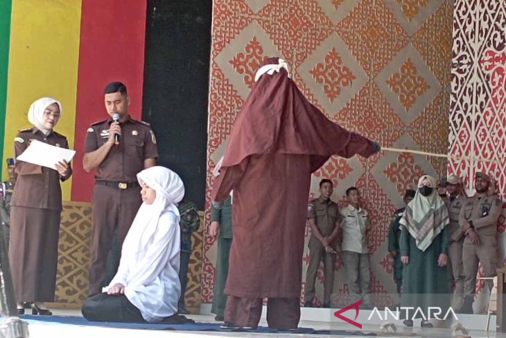 Kejari Banda Aceh eksekusi cambuk enam pelanggar syariat Islam