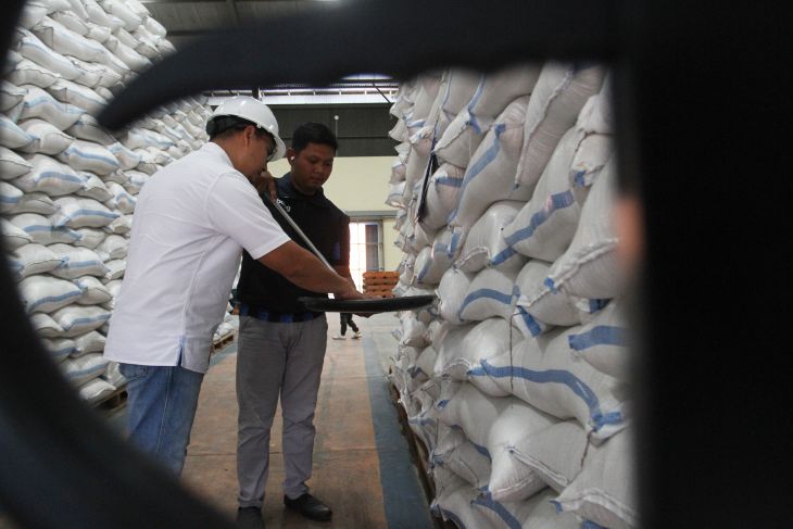 Stok beras Bulog Malang aman