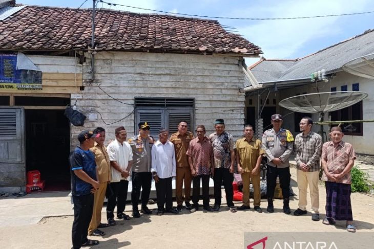 Pemkab Bangka Selatan-Polres dan Baznas bantu warga terkena musibah